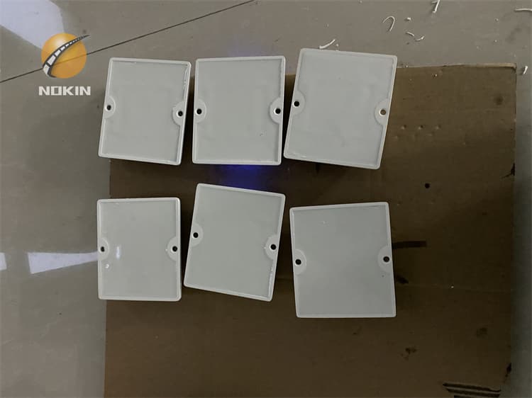 Flush solar road stud on sale at the end of the year