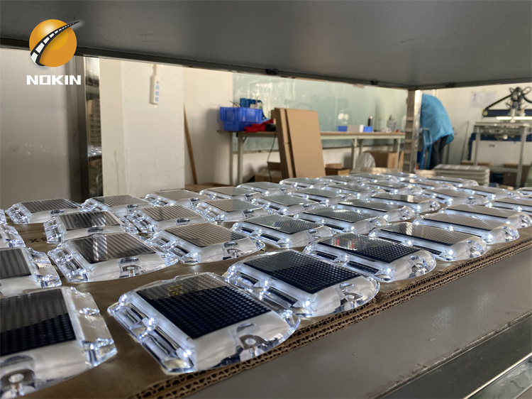 Unidirectional Reflective Road Stud For Port