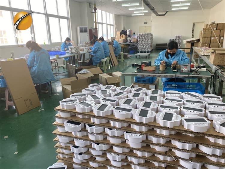 led road stud lights with 4 safety locks road pavement markers factory