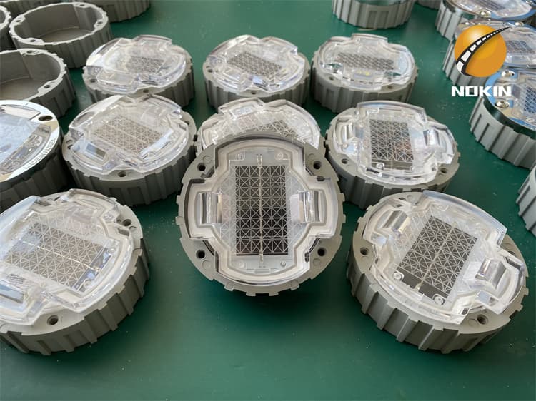 2023 China Manufacturing of Aluminum Solar Road Studs
