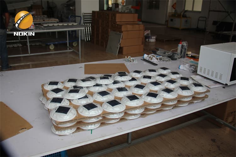 360 Degree Reflective Solar Road Stud Bridge Warning Stud