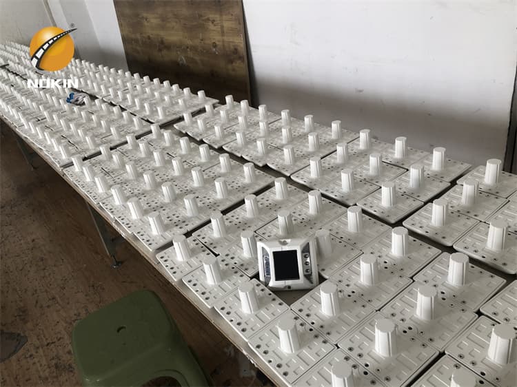 Cast Aluminum Solar Cat Eyes Amber Warning Stud