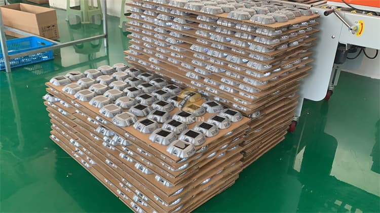 Horseshoe Motorway Road Studs Reflector With Shank