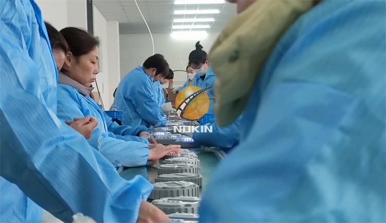 Light test of NOKIN solar road stud