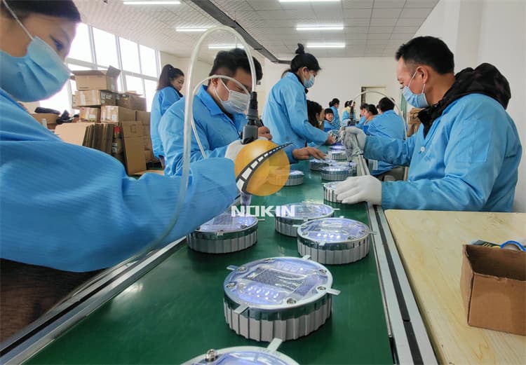Light test of NOKIN solar road stud