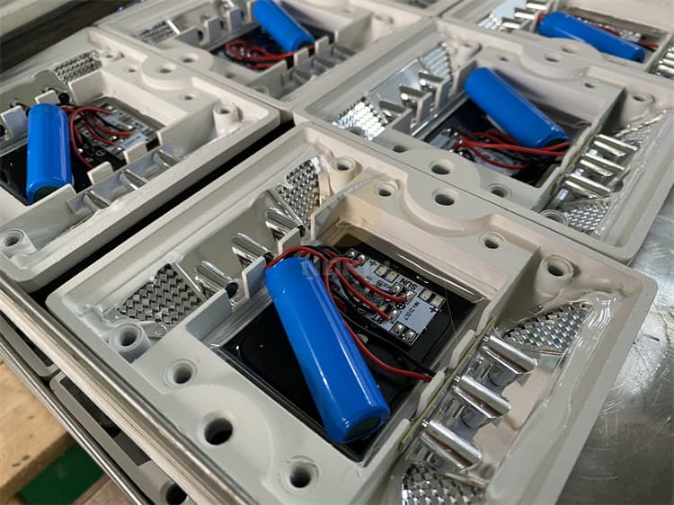 white solar road markers 20T Compression