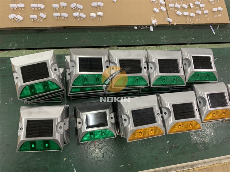 Aluminum Solar Cat Eyes Green Road Marker