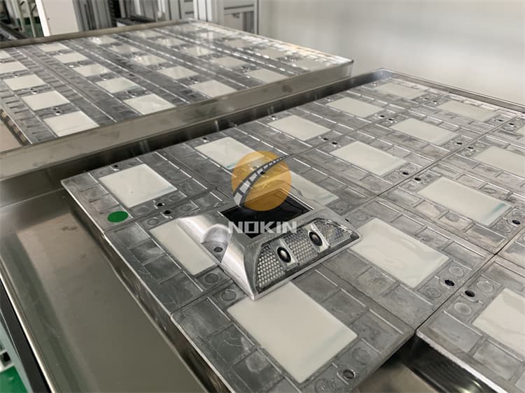 Aluminum Solar Cat Eyes Green Road Marker