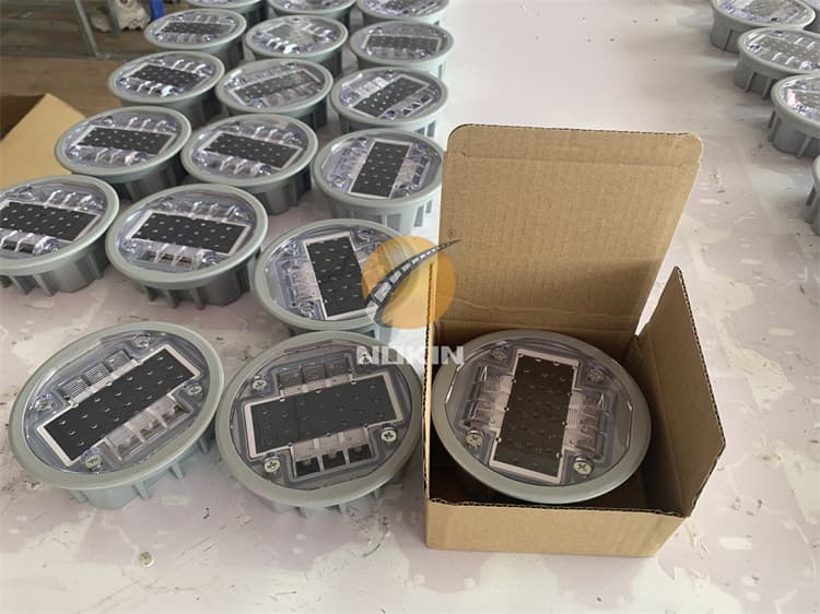 Cast Aluminum Solar Cat Eyes White Road Stud