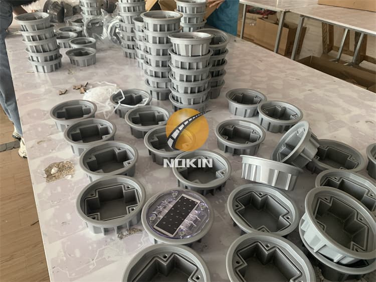 Flashing Solar Cat Eyes White Road Marker