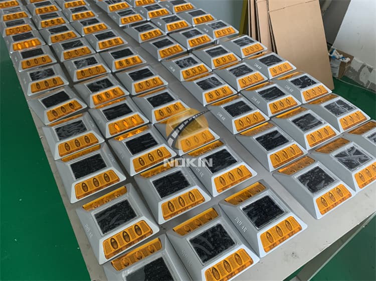 ROHS Solar Road Stud Light Pavement Marker For Road Safety