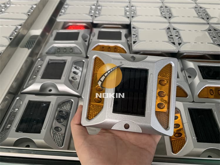 Solar Cat Eyes Blinking For Walkway