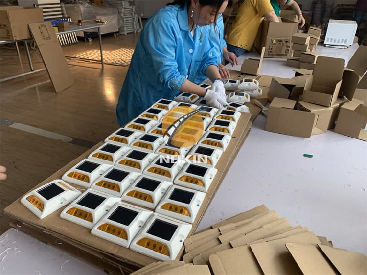 Solar Cat Eyes Road Stud Blinking For Airport