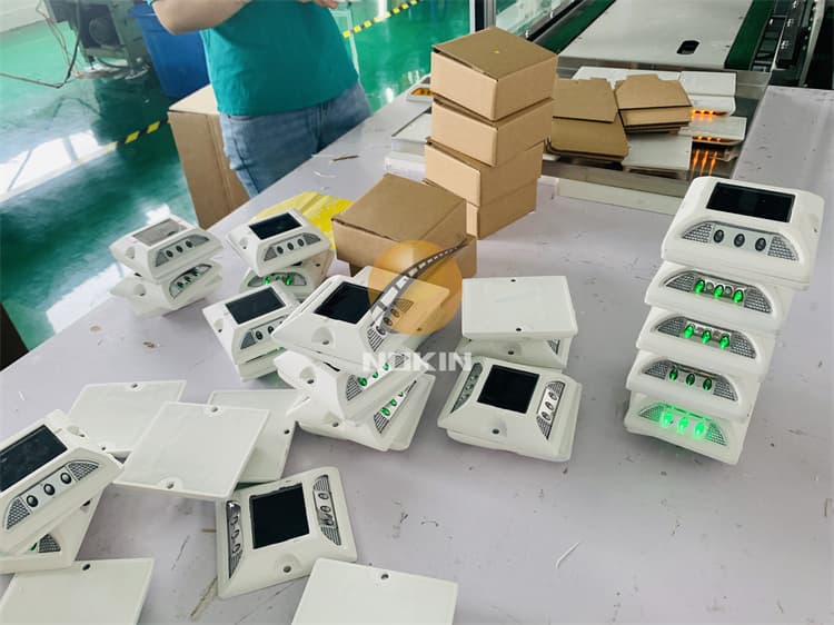 Solar Cat Eyes Road Stud Flashing For Truck