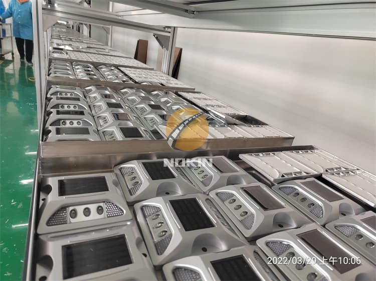 Square Motorway Road Studs Reflector With Shank