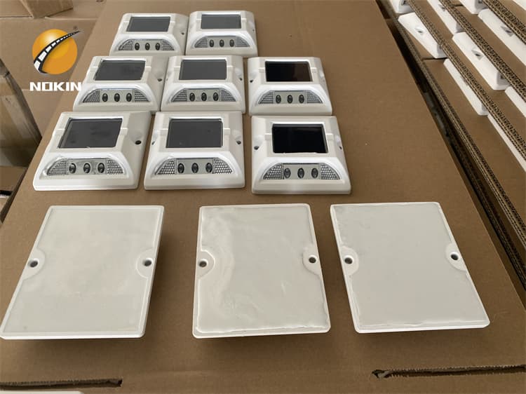 White Highway Solar Road Stud Manufacturer