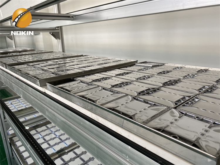 Cast Aluminum Solar Cat Eyes Red Road Marker