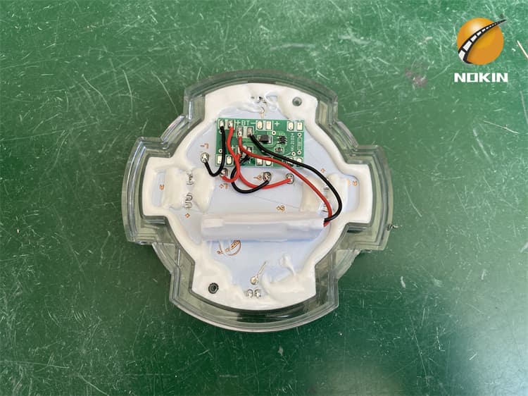 Solar Powered Motorway Road Studs Supplier