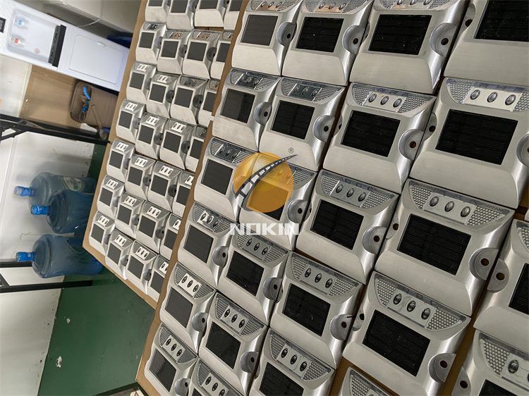 Aluminum Solar Cat Eyes White Road Stud