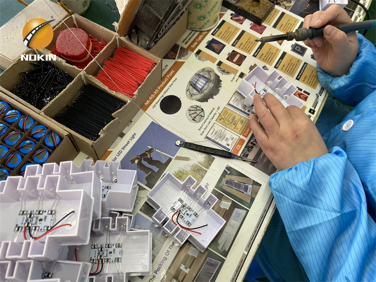 Embedded White Solar Road Stud Manufacturer