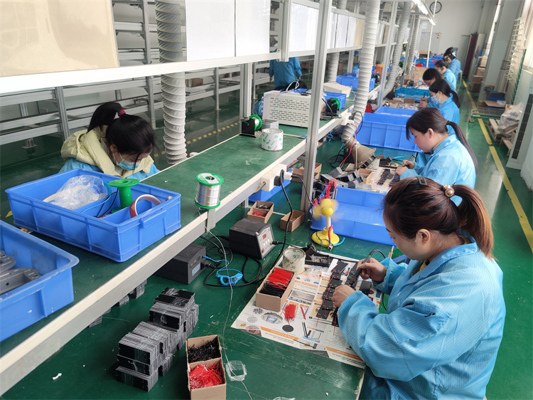 2023 Half Moon Car Park Solar Road Stud China Supplier