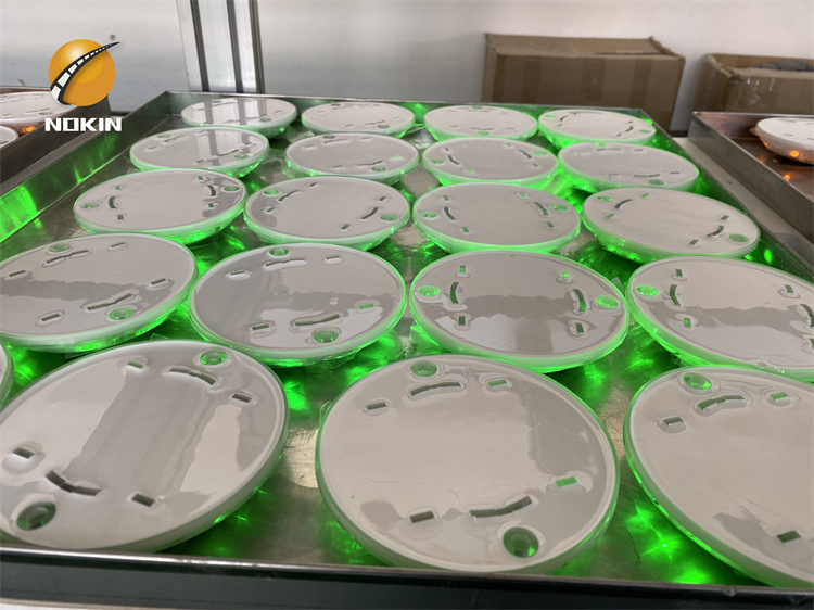 2023 Half Moon Car Park Solar Road Stud China Supplier