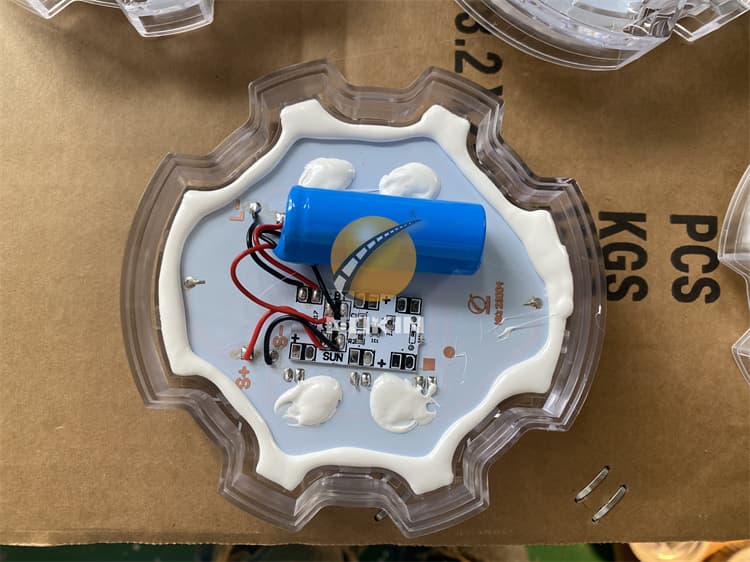 Solar Cat Eyes Road Stud With 6 Safety Locks