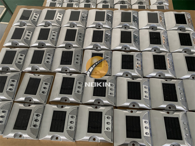 Square Reflective Solar Road Stud Tunnel Raised Pavement Marker