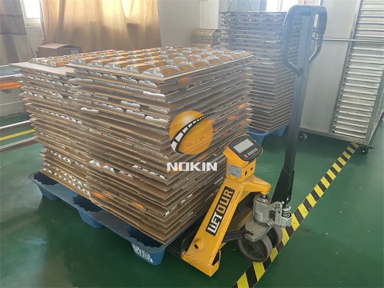 Square Reflective Solar Road Stud Farm Warning Stud