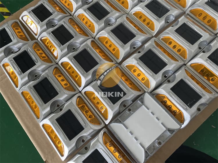 Strong Pressure Solar Road Stud Yellow Color LED