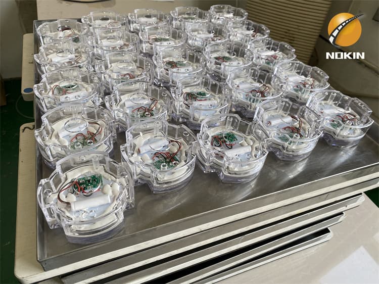 Solar Cat Eyes 30T Compression For Pedestrian Crossing