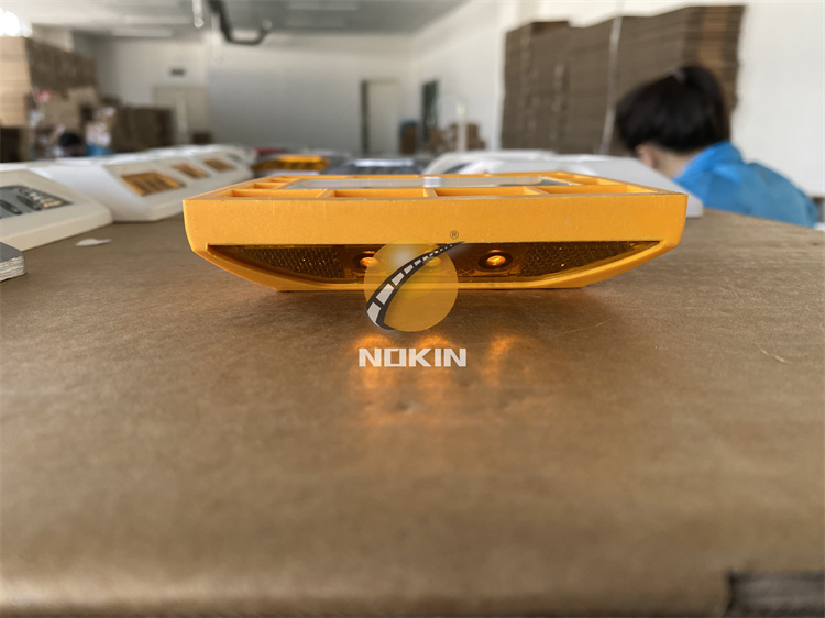 Solar Powered Motorway Road Studs Reflector For Sale