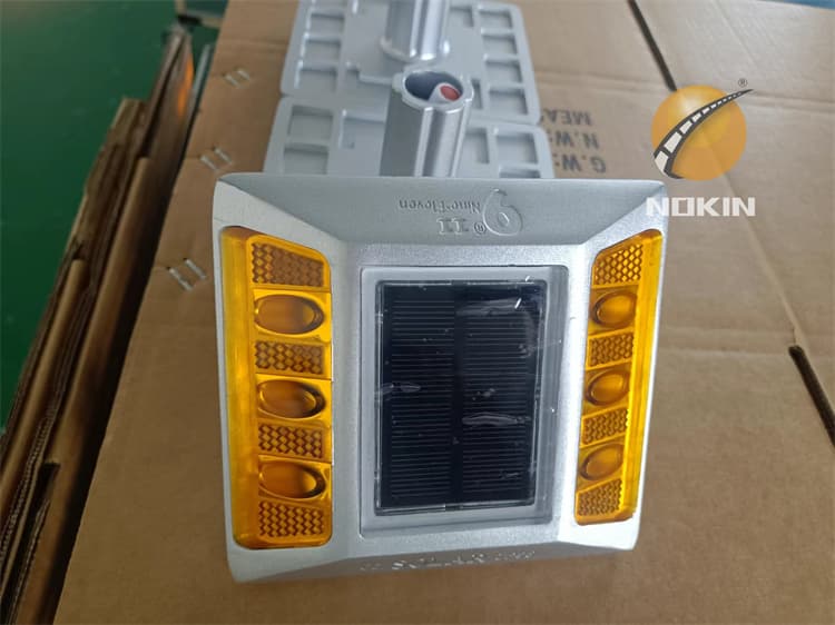 2024 new solar stud lights with shank motorway for sale