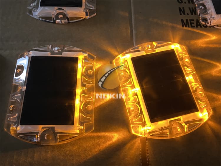 2024 ultra thin solar studs reflectors lithium battery supplier