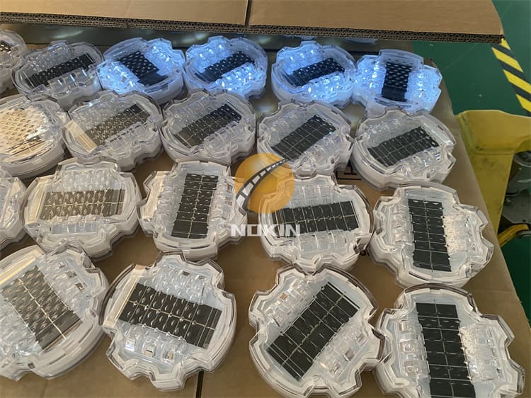 Charge and Discharge Detection in Solar Road Studs Production
